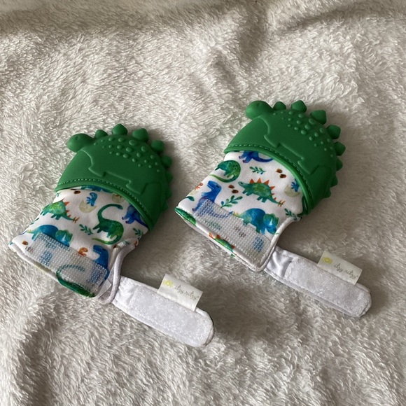 itzy ritzy dinosaur teething mitts - Picture 4 of 6
